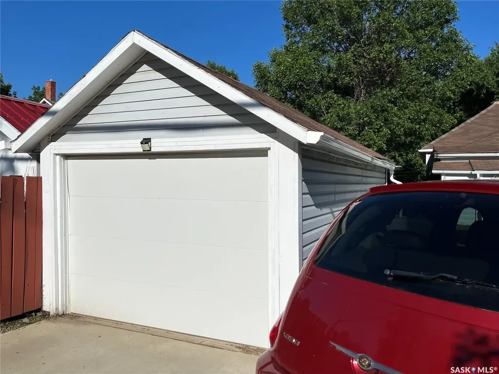 214 Marsh Street Maple Creek SK S0N 1N0