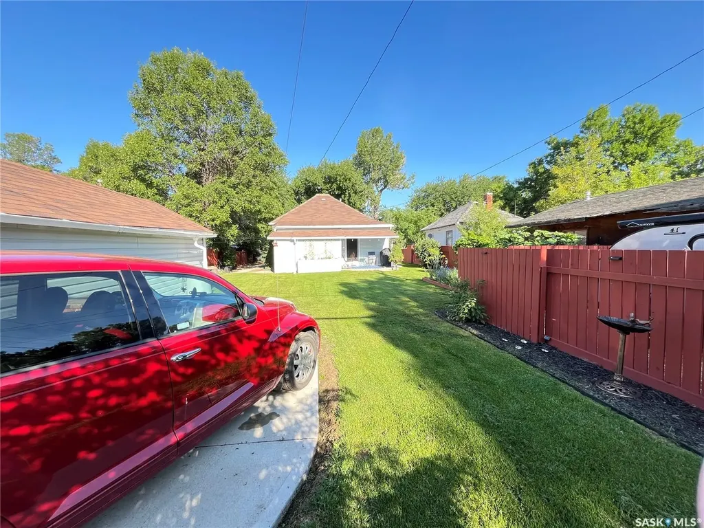 214 Marsh Street Maple Creek SK S0N 1N0