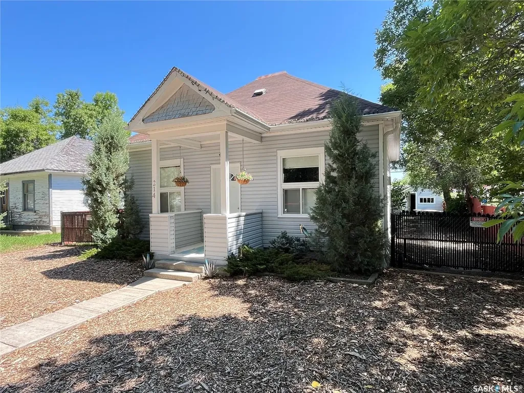 214 Marsh Street Maple Creek SK S0N 1N0