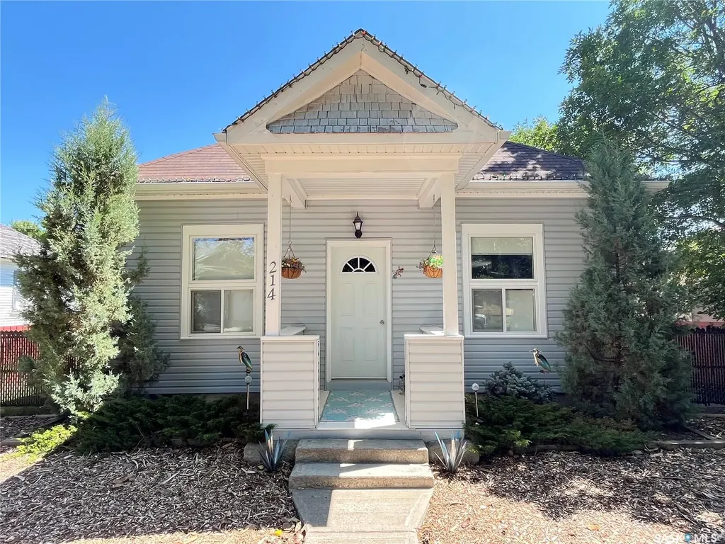 214 Marsh Street Maple Creek SK S0N 1N0