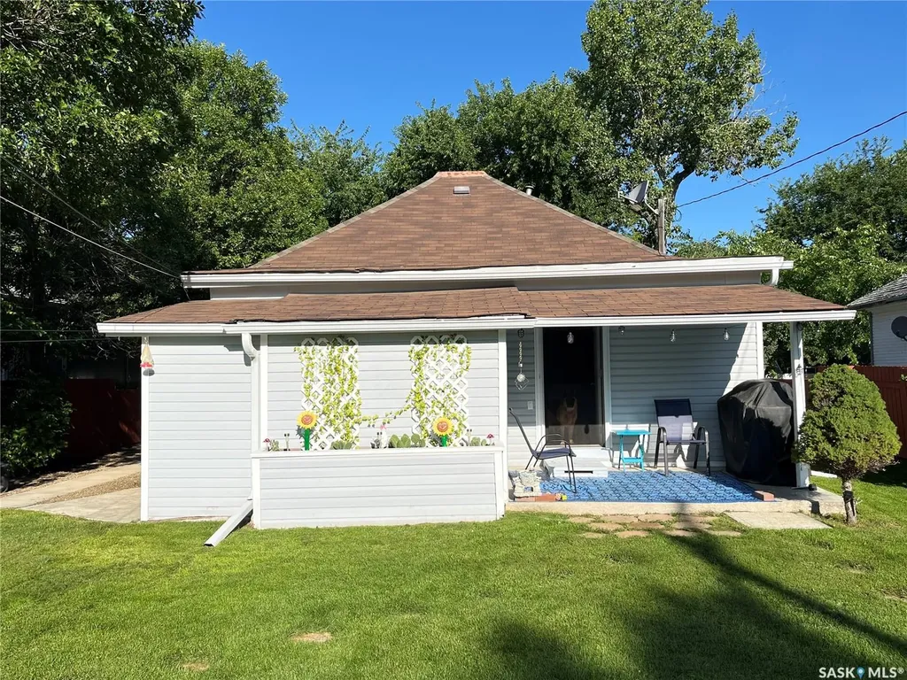 214 Marsh Street Maple Creek SK S0N 1N0