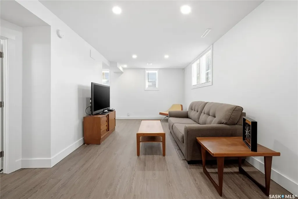 2221 Francis Street Regina SK S4N 2P6