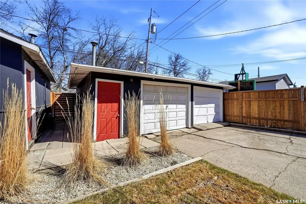 2221 Francis Street Regina SK S4N 2P6