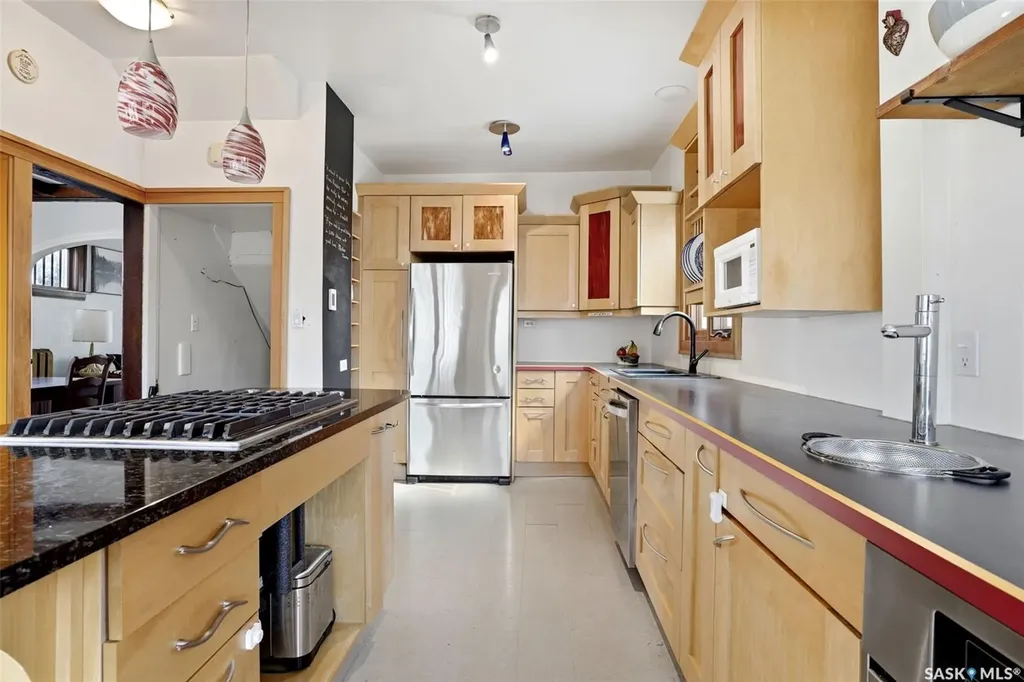 3239 Victoria Avenue Regina SK S4T 1L5