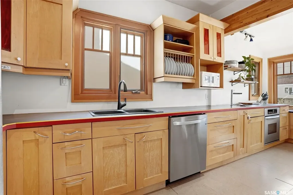 3239 Victoria Avenue Regina SK S4T 1L5