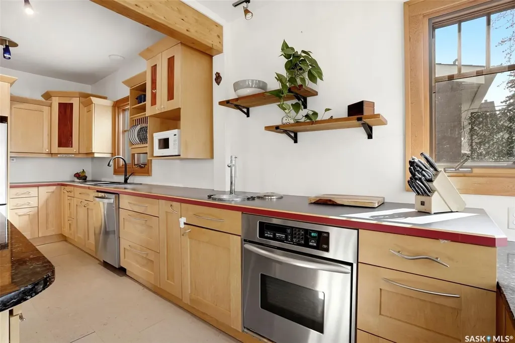 3239 Victoria Avenue Regina SK S4T 1L5