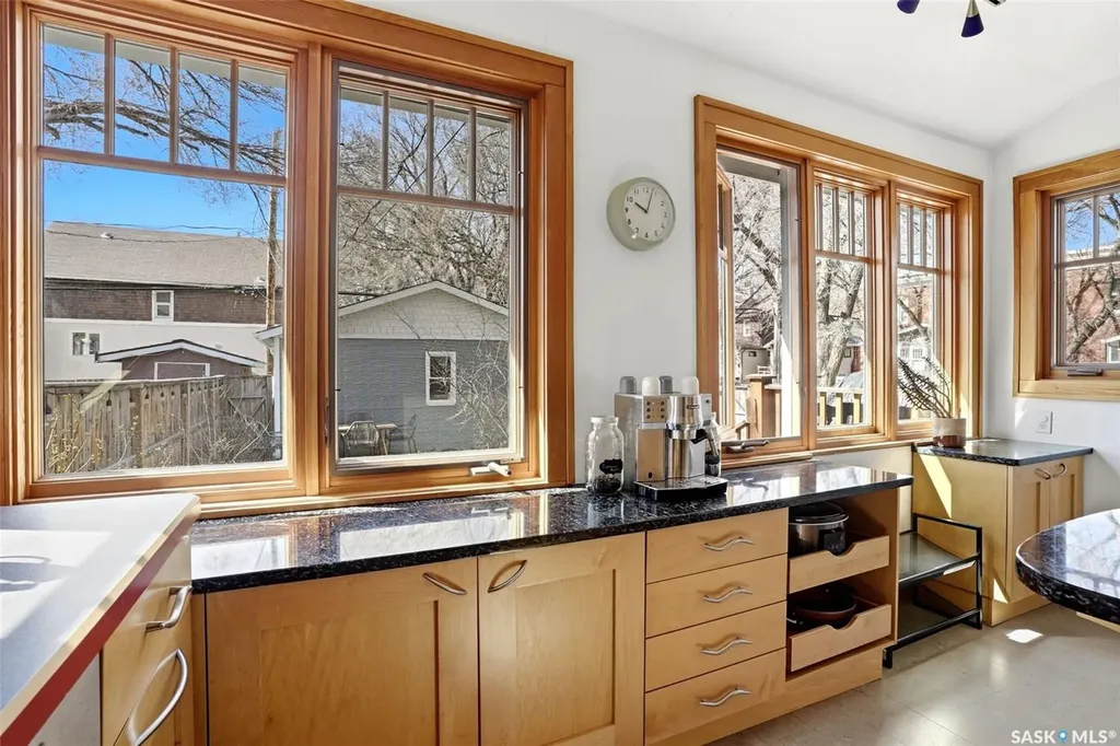 3239 Victoria Avenue Regina SK S4T 1L5