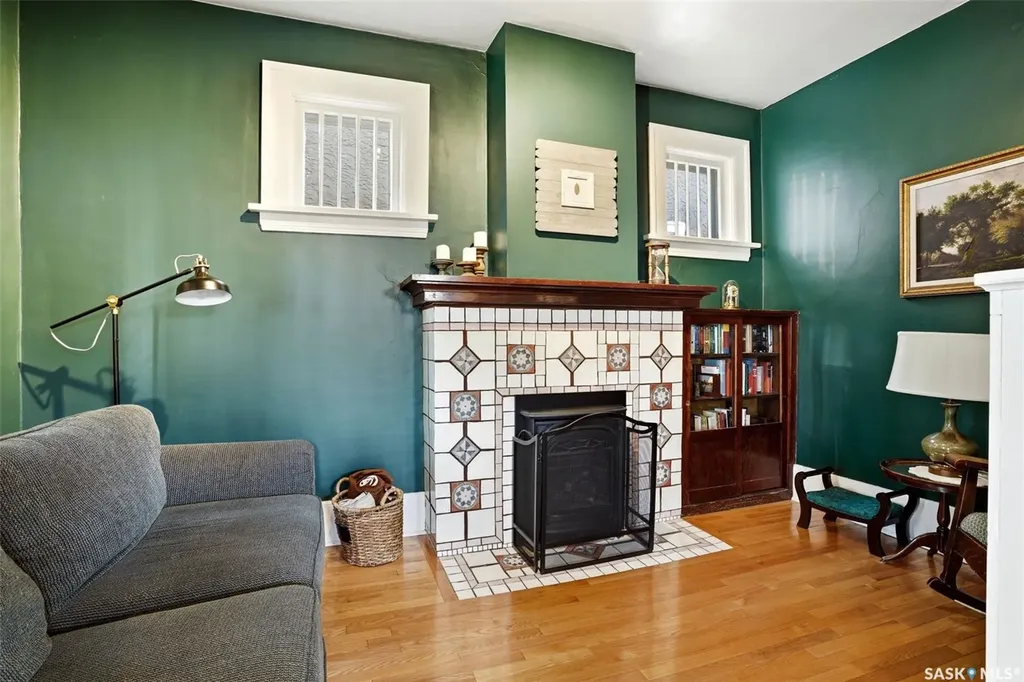 3239 Victoria Avenue Regina SK S4T 1L5
