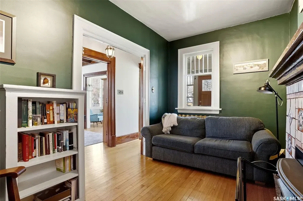 3239 Victoria Avenue Regina SK S4T 1L5