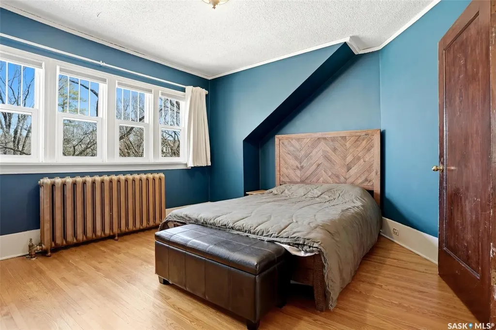 3239 Victoria Avenue Regina SK S4T 1L5