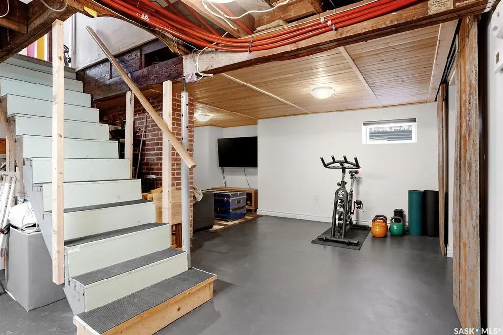 3239 Victoria Avenue Regina SK S4T 1L5