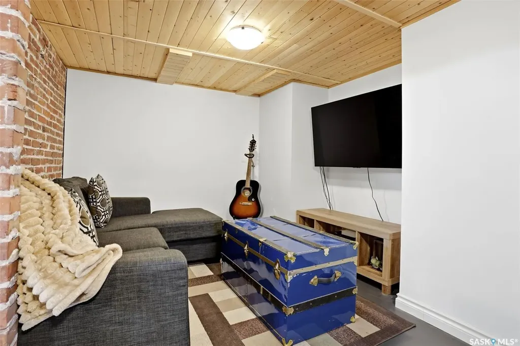 3239 Victoria Avenue Regina SK S4T 1L5