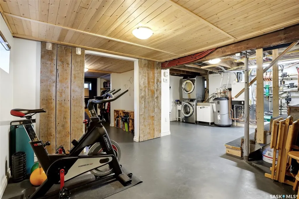 3239 Victoria Avenue Regina SK S4T 1L5