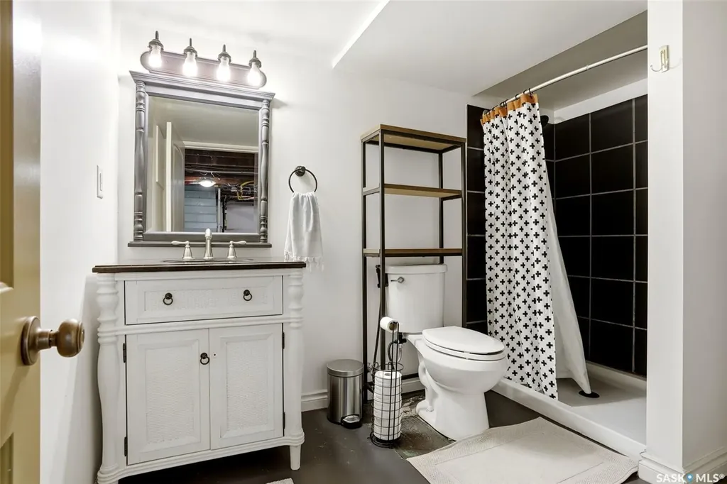 3239 Victoria Avenue Regina SK S4T 1L5
