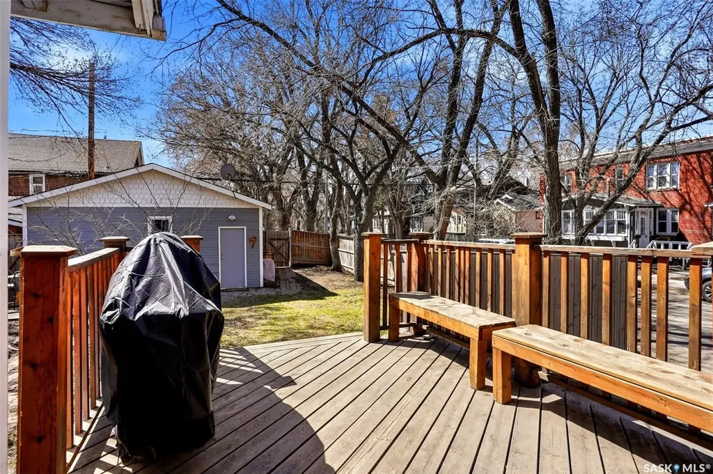 3239 Victoria Avenue Regina SK S4T 1L5