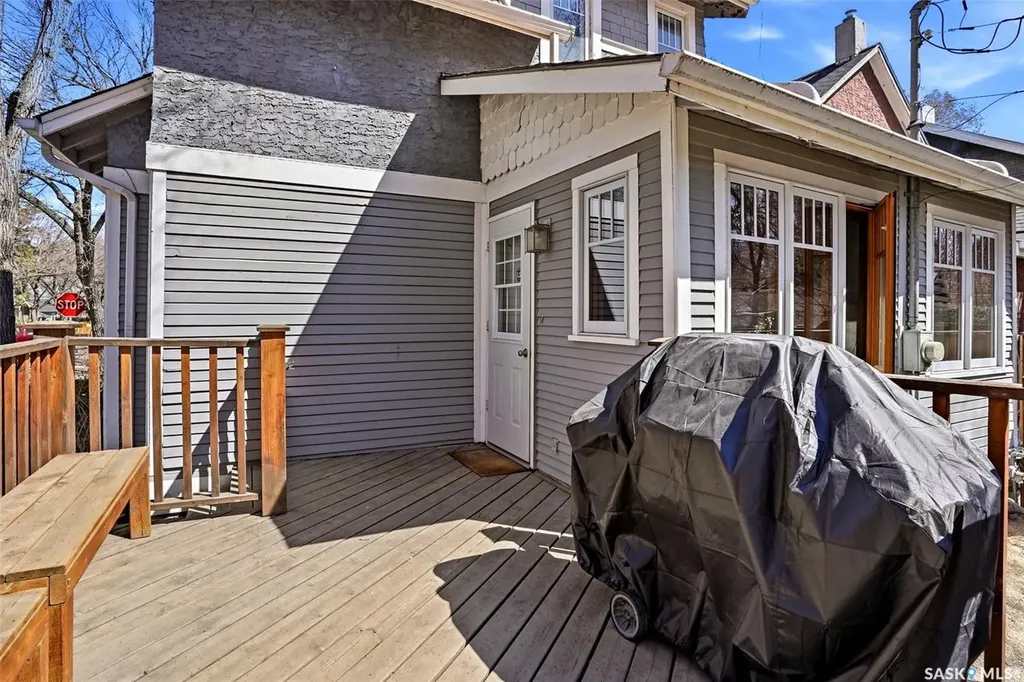 3239 Victoria Avenue Regina SK S4T 1L5