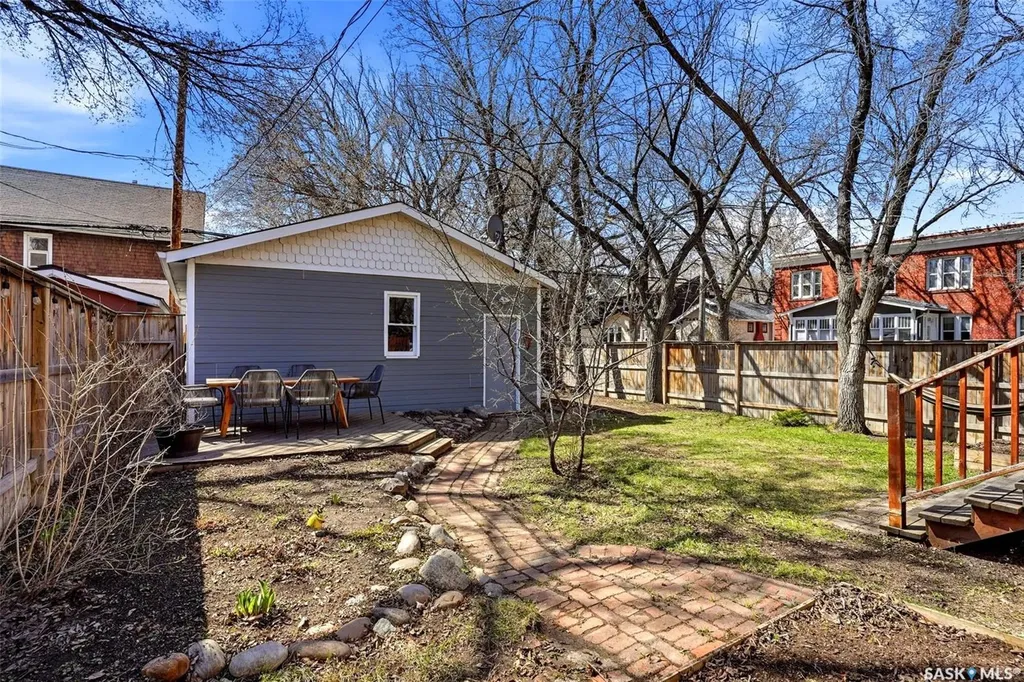 3239 Victoria Avenue Regina SK S4T 1L5