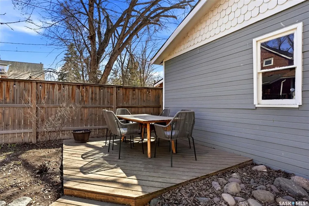 3239 Victoria Avenue Regina SK S4T 1L5