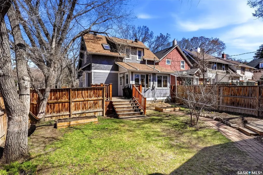 3239 Victoria Avenue Regina SK S4T 1L5