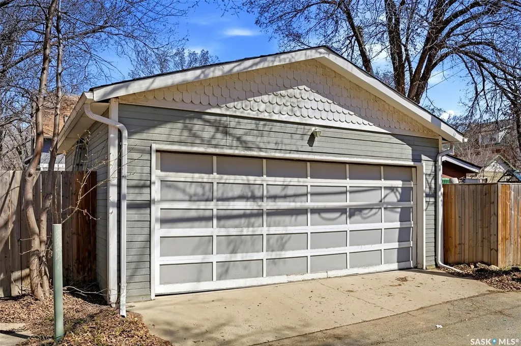 3239 Victoria Avenue Regina SK S4T 1L5
