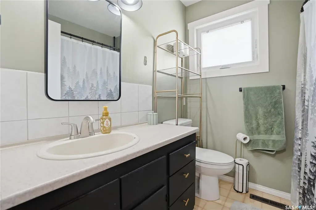1874 Broder Street Regina SK S4N 3R8