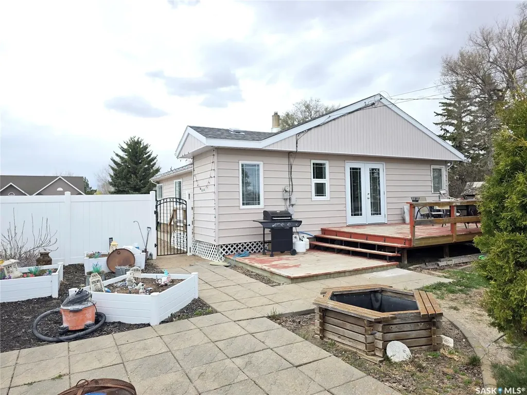 111 4th Avenue N Lucky Lake SK S0L 1Z0
