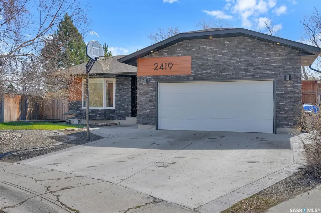 2419 Glamis Place E Regina SK S4V 1A5