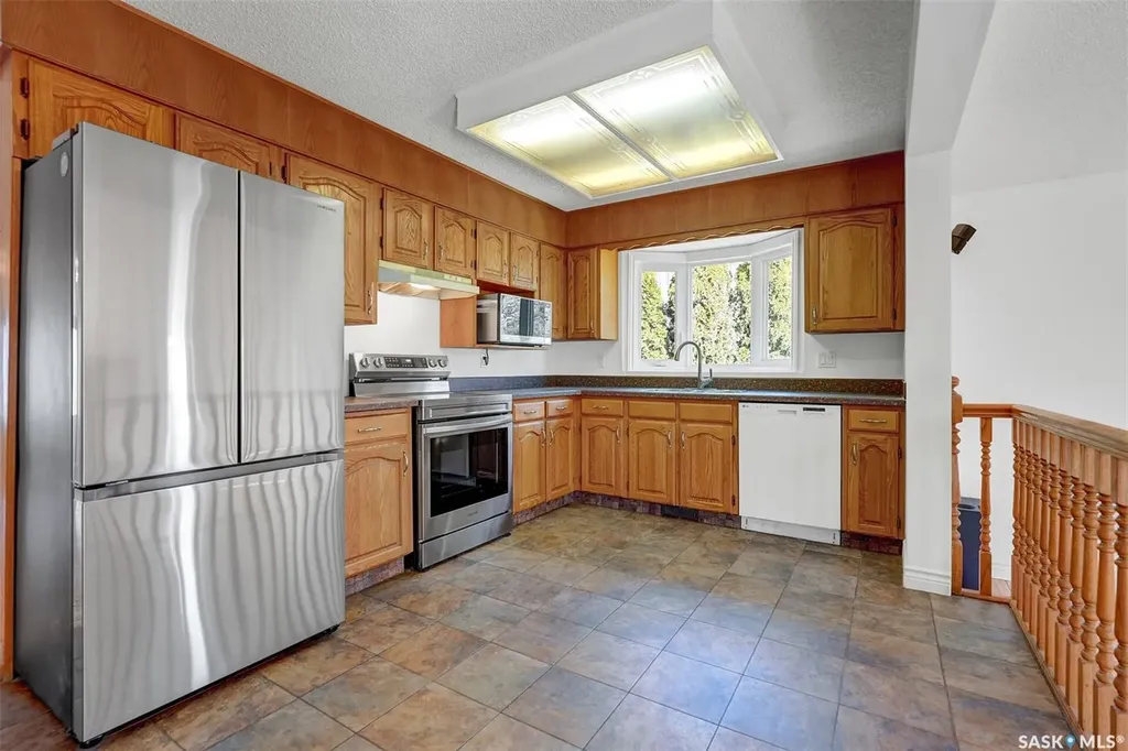 2419 Glamis Place E Regina SK S4V 1A5