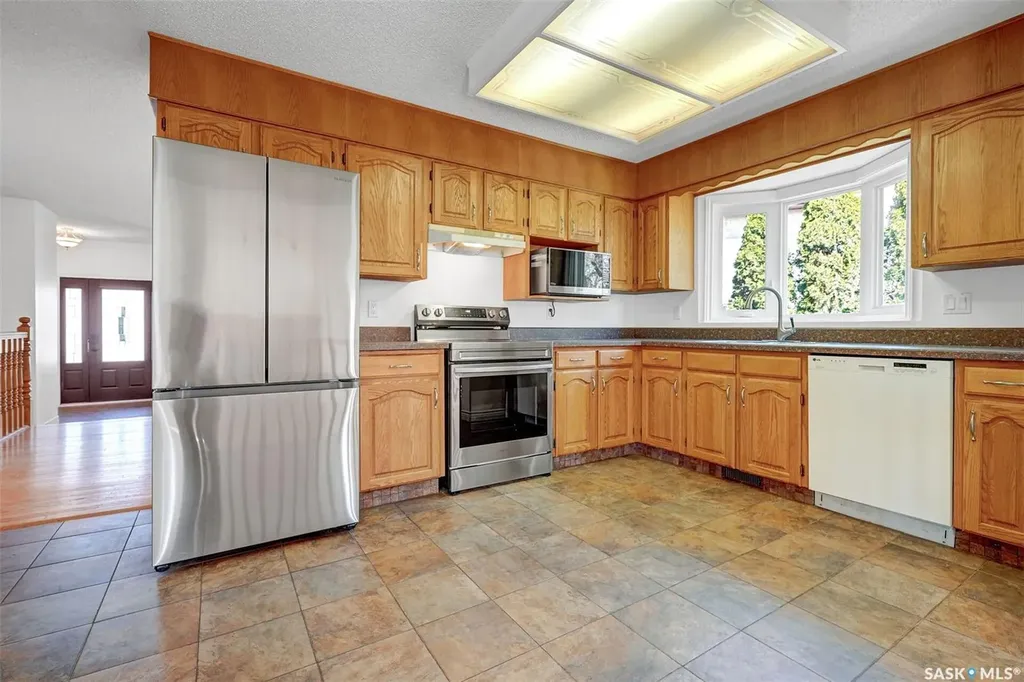 2419 Glamis Place E Regina SK S4V 1A5