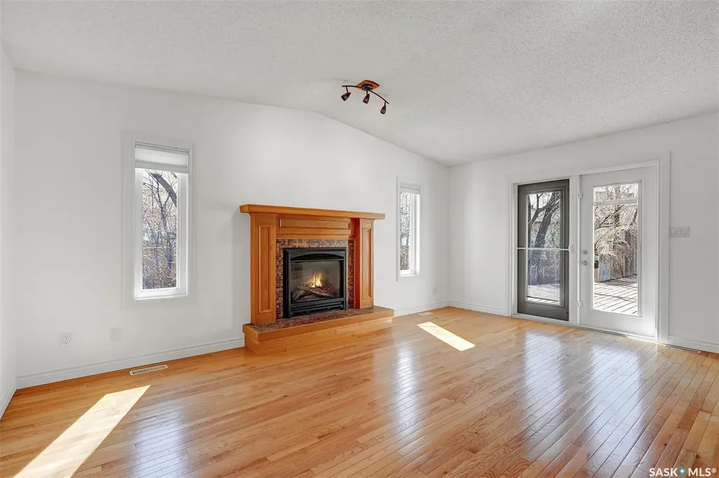2419 Glamis Place E Regina SK S4V 1A5