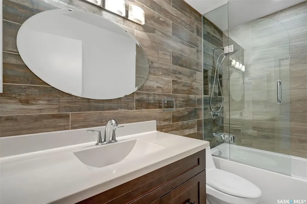 2419 Glamis Place E Regina SK S4V 1A5