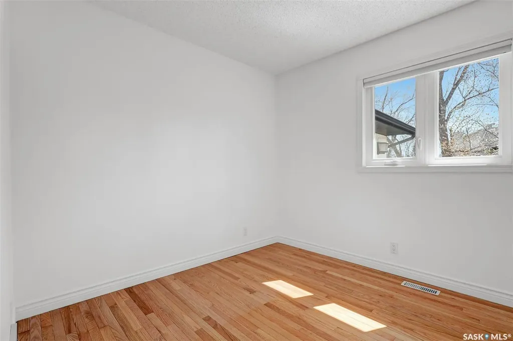 2419 Glamis Place E Regina SK S4V 1A5
