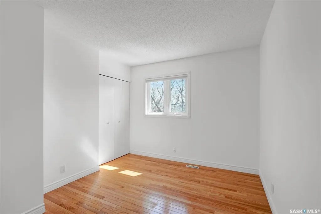 2419 Glamis Place E Regina SK S4V 1A5