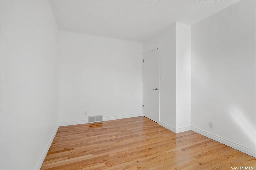 2419 Glamis Place E Regina SK S4V 1A5