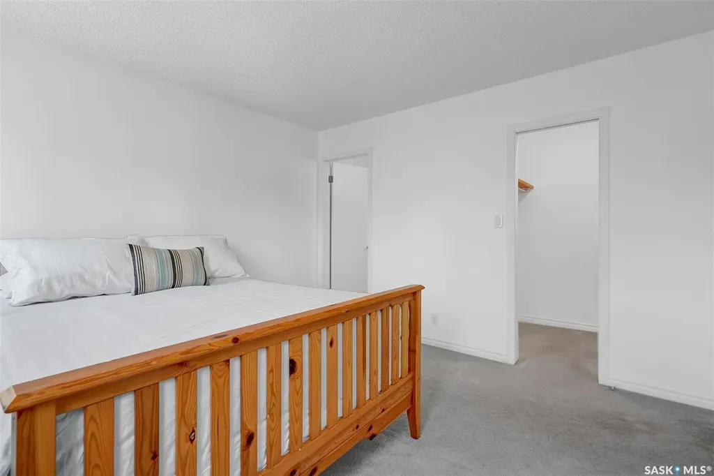 2419 Glamis Place E Regina SK S4V 1A5