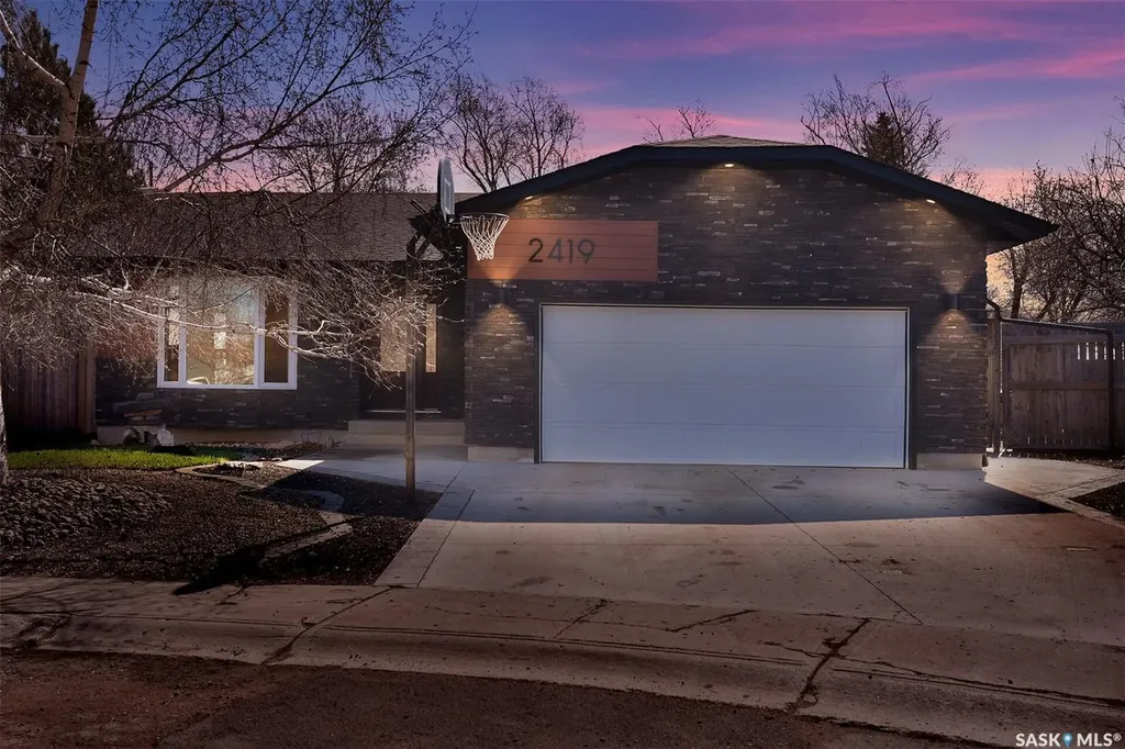 2419 Glamis Place E Regina SK S4V 1A5