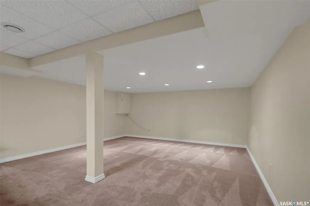 2419 Glamis Place E Regina SK S4V 1A5