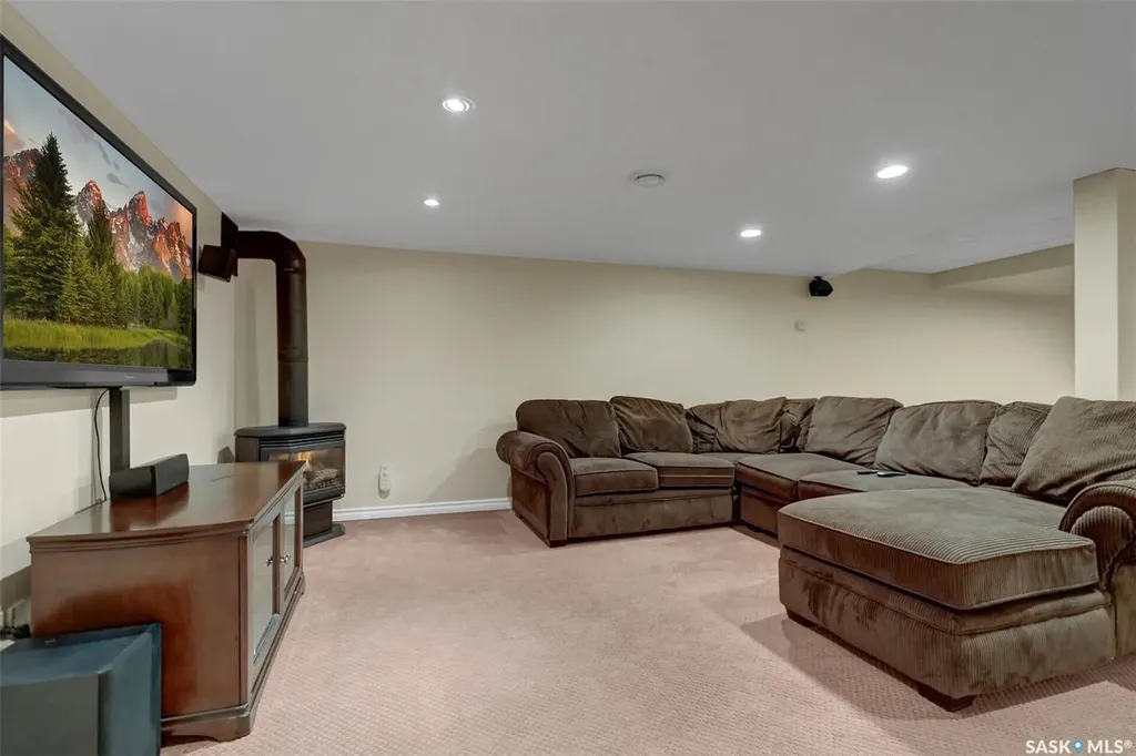 2419 Glamis Place E Regina SK S4V 1A5