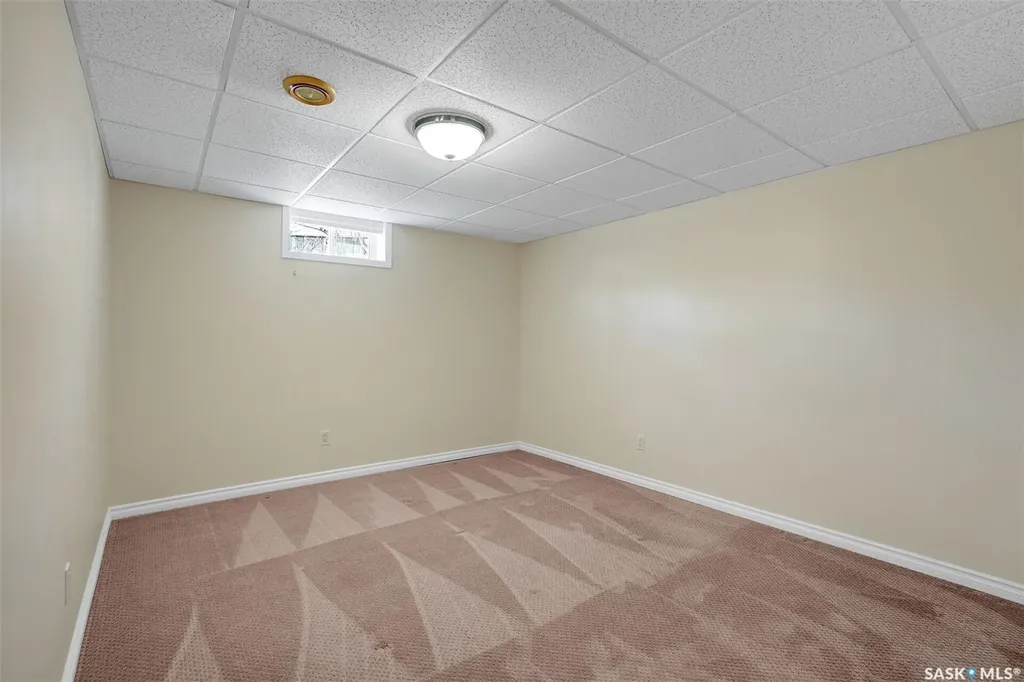 2419 Glamis Place E Regina SK S4V 1A5