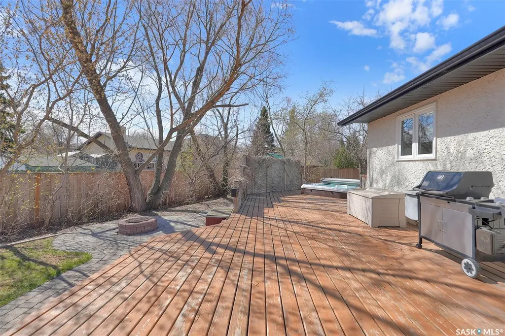 2419 Glamis Place E Regina SK S4V 1A5