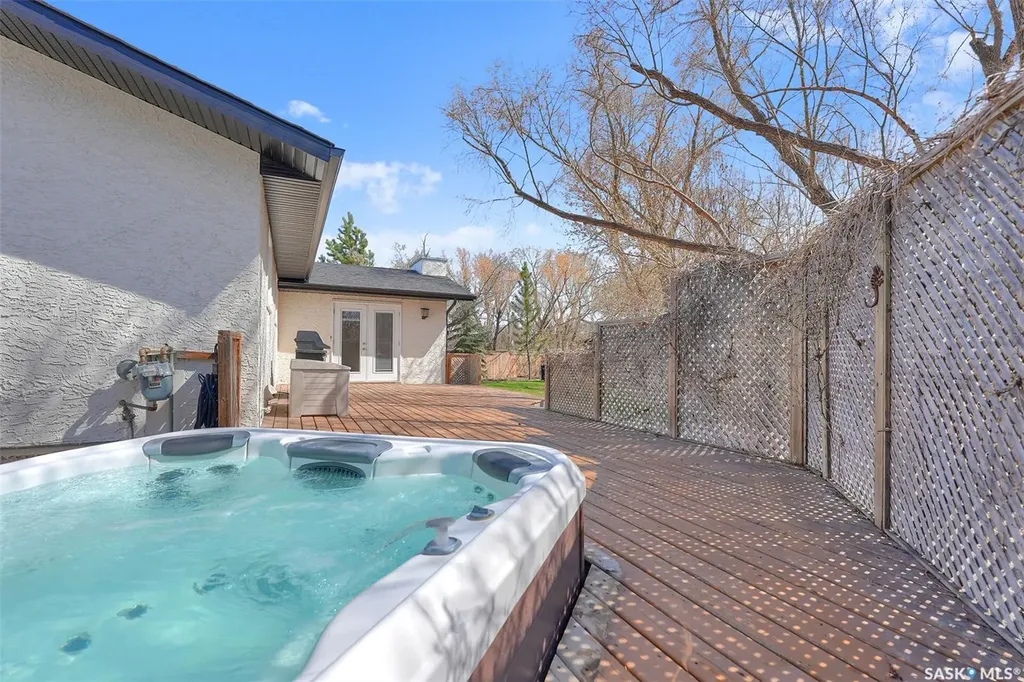 2419 Glamis Place E Regina SK S4V 1A5