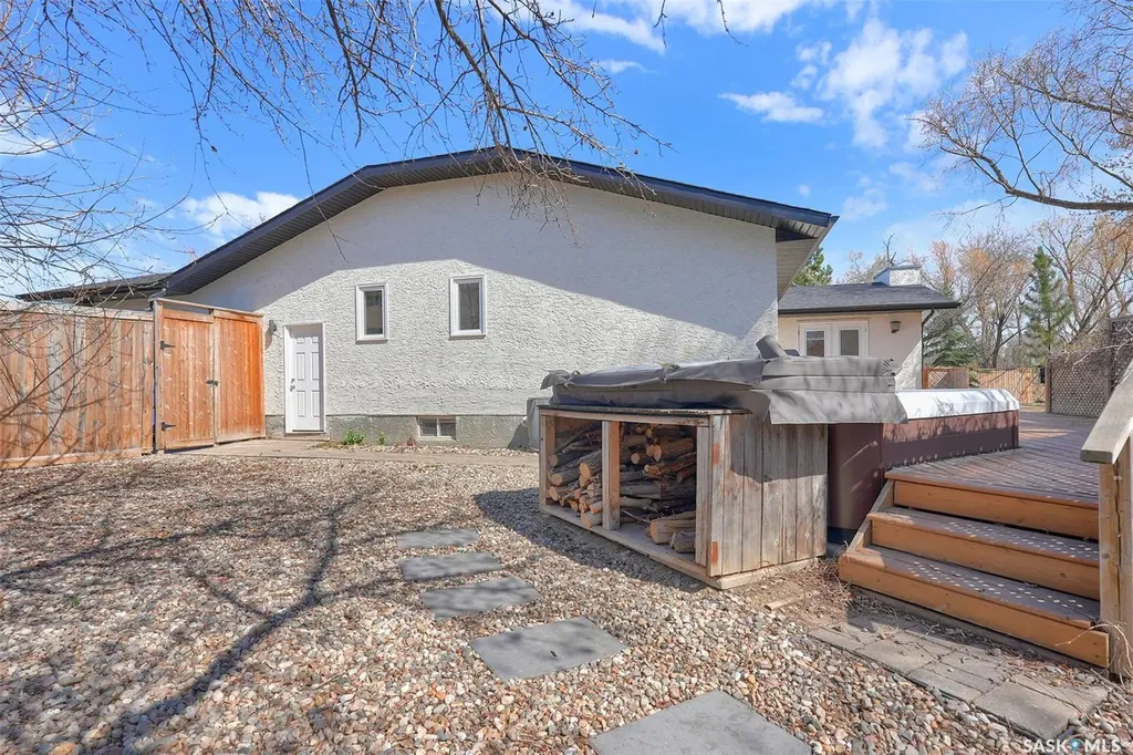 2419 Glamis Place E Regina SK S4V 1A5