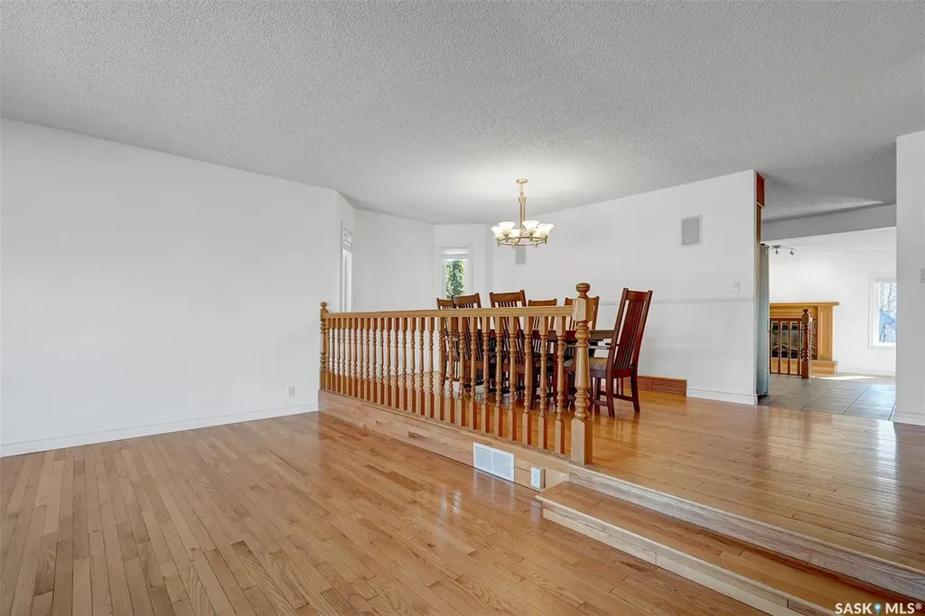 2419 Glamis Place E Regina SK S4V 1A5