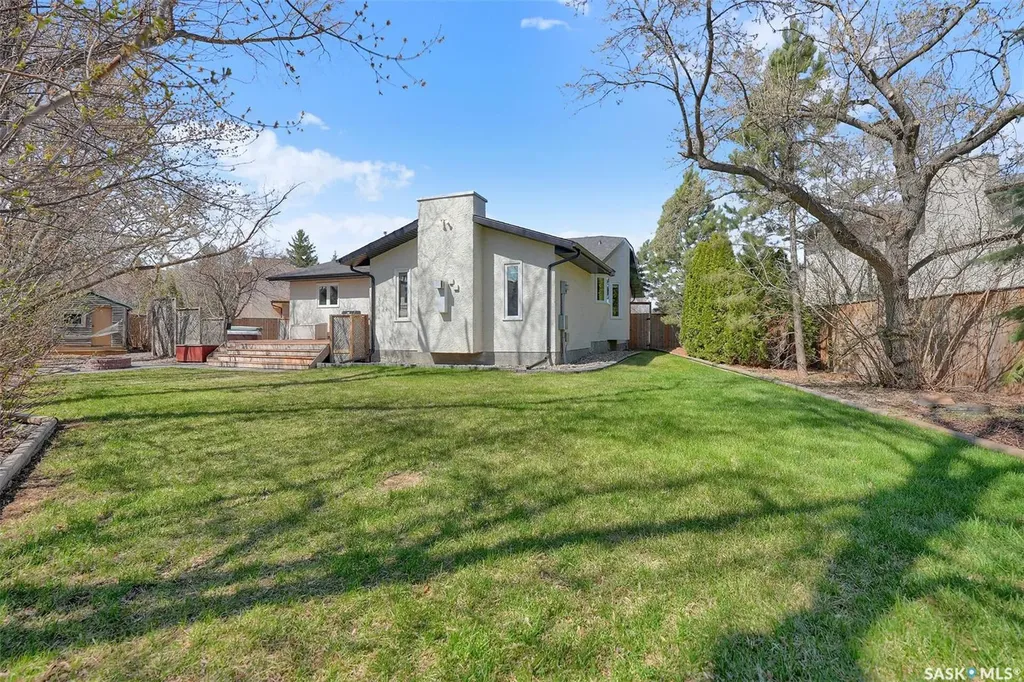 2419 Glamis Place E Regina SK S4V 1A5