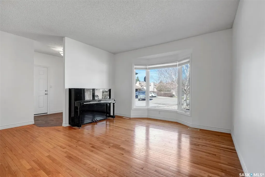 2419 Glamis Place E Regina SK S4V 1A5