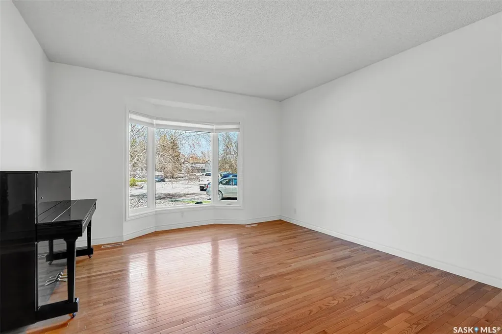 2419 Glamis Place E Regina SK S4V 1A5