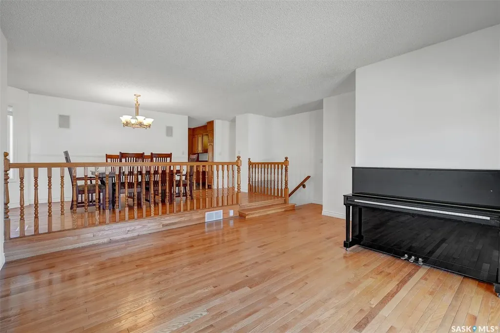 2419 Glamis Place E Regina SK S4V 1A5