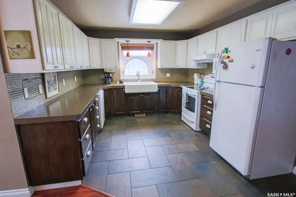 1666 Marshall Crescent Moose Jaw SK S6H 3G7