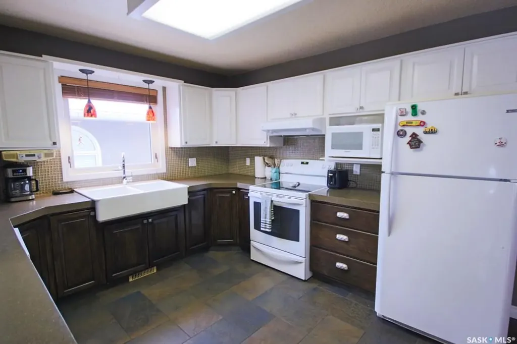 1666 Marshall Crescent Moose Jaw SK S6H 3G7