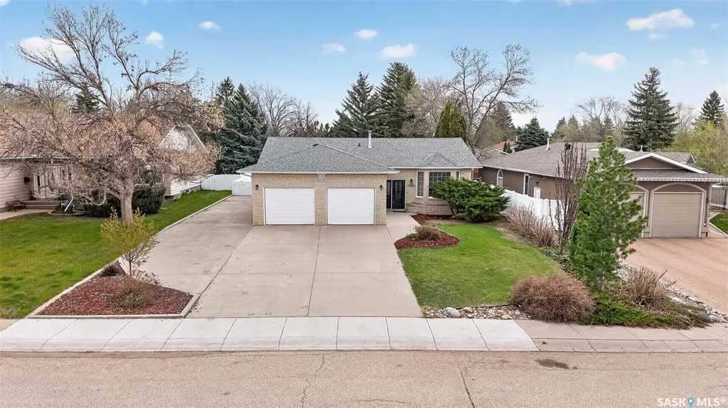 1666 Marshall Crescent Moose Jaw SK S6H 3G7